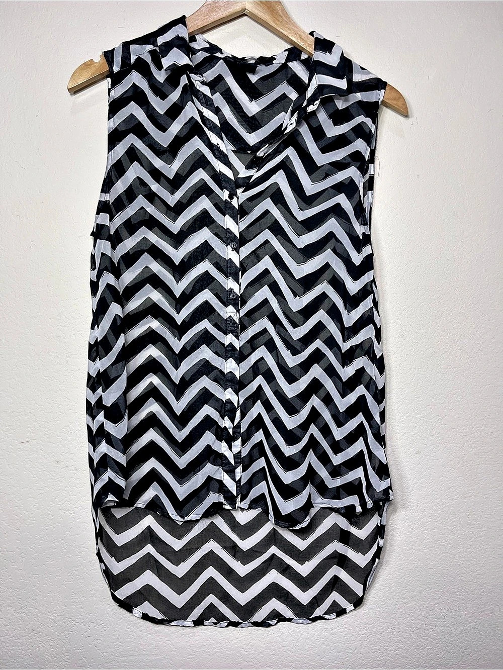 H&M Black and White Chevron Sleeveless High-Low Blouse Size 10